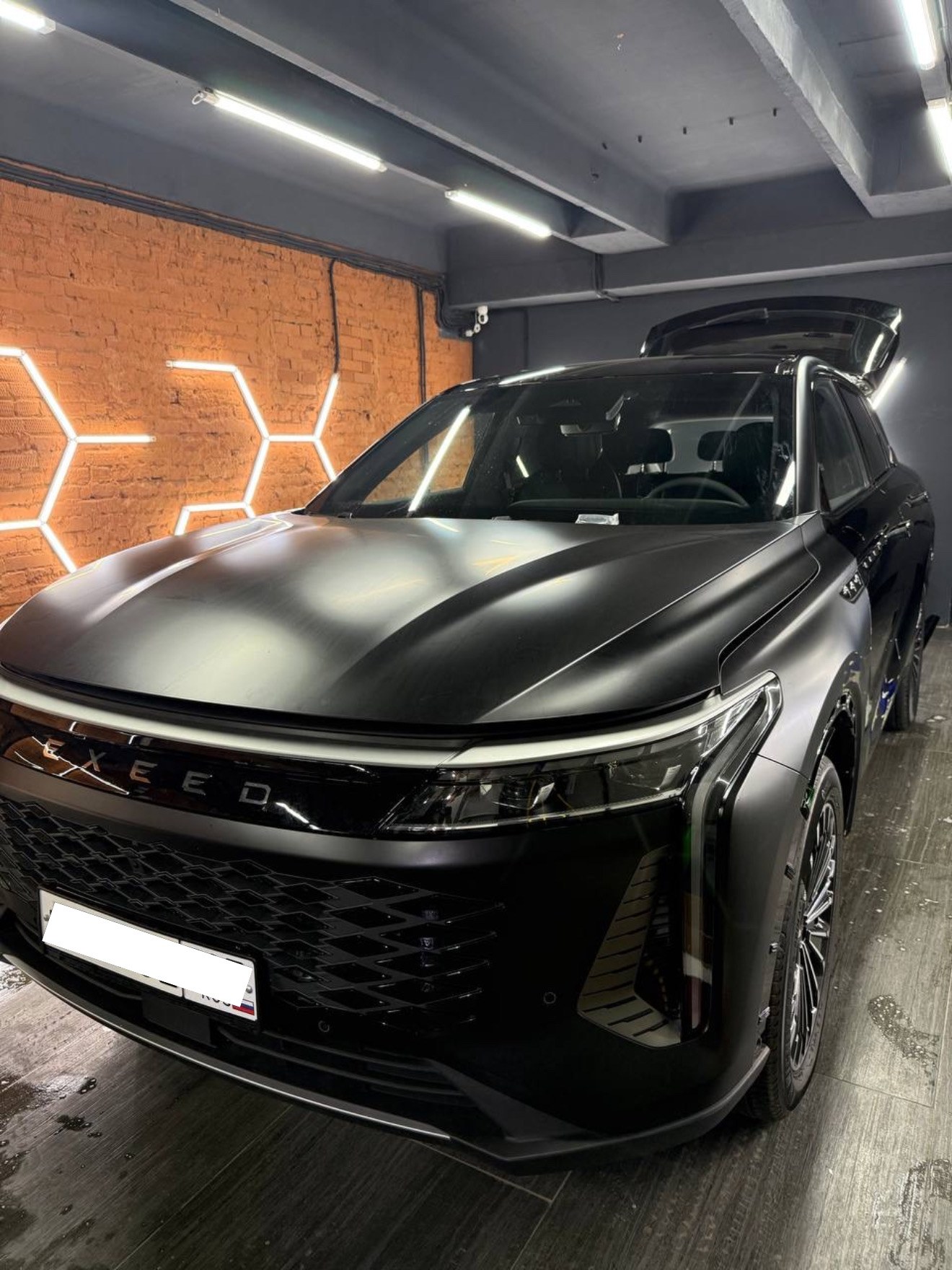 Автомобиль после оклейки плёнкой в детейлинг-студии OnlyCars — работа №1