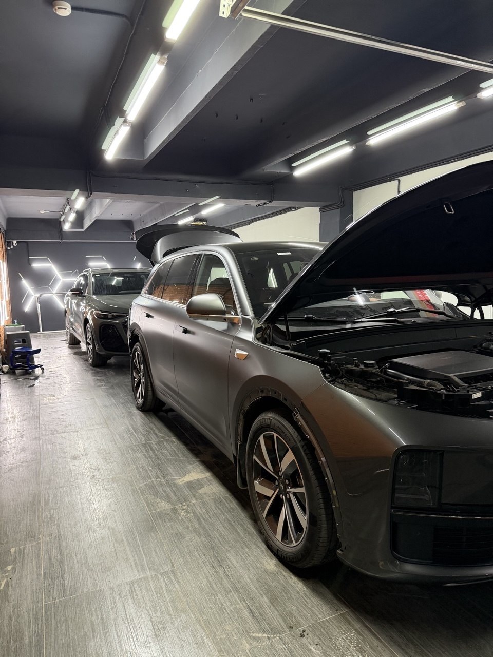 Автомобиль после оклейки плёнкой в детейлинг-студии OnlyCars — работа №14