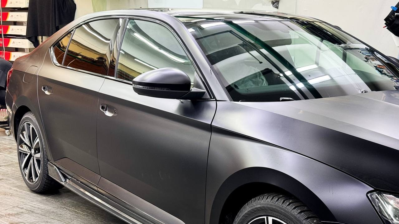 Toyota Land Cruiser — смена цвета цветной плёнкой